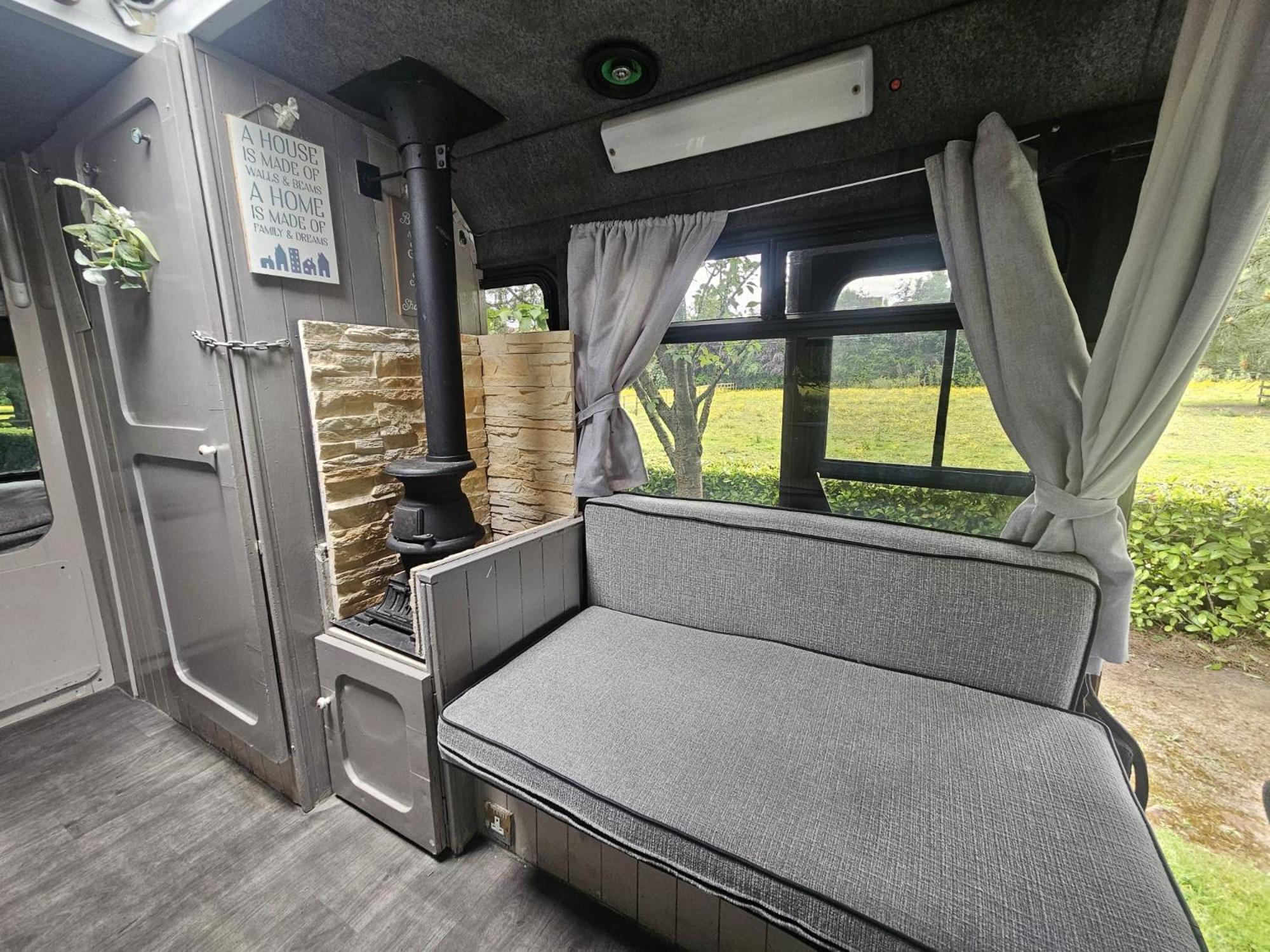 Retro Camper Hire Hotel Дъблин Екстериор снимка