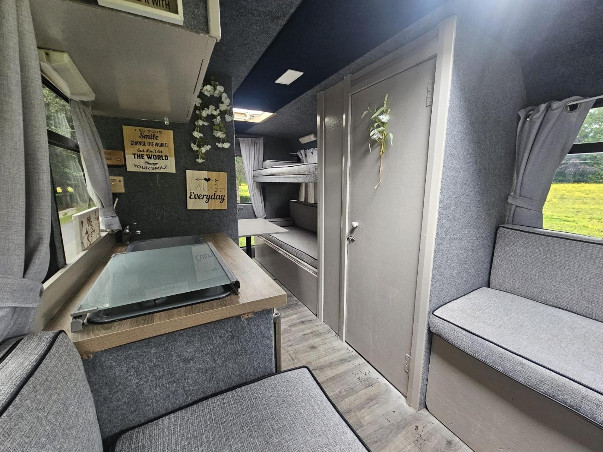 Retro Camper Hire Hotel Дъблин Екстериор снимка
